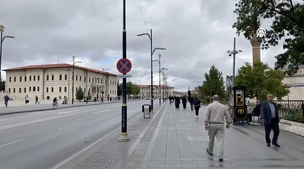 Deprem saatinde Sivas sokaklarında ise sakinlik dikkat çekti.