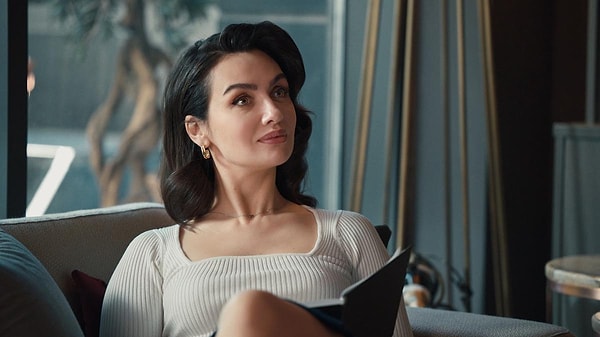 Dizinin yönetmenliğini ise Netflix'teki 'Kuş Uçuşu'nu yönetenlerinden biri olan Burak Müjdeci yapacak. Gazeteci Birsen Altuntaş'ın haberine göre başrol için Birce Akalay düşünülüyor.