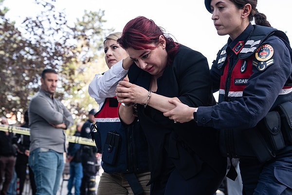 Bebekleri anlaşmalı özel hastanelere sevk ederek haksız kazanç sağlayan ve bazı bebeklerin ölümüne neden olan çeteyle ilgili iddianamede, çete üyelerinin kan donduran telefon görüşmelerinin deşifreleri yer aldı.