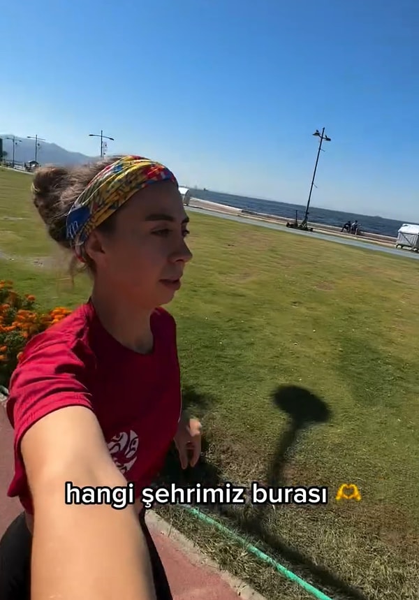 İzmir’de yaşayan sporcu yine bir ünlü görene kadar koştu.