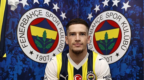 İngiliz futbolcu Ryan Kent, 12 Haziran 2023 tarihinde Fenerbahçe ile 4 yıllık sözleşme imzalamıştı.