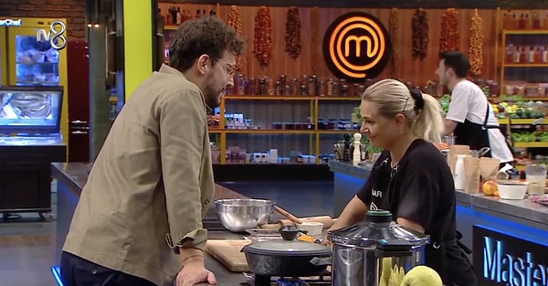 MasterChef Türkiye'nin dün akşamki bölümünde duygusal anlar yaşandı. Mavi ve kırmızı takımın dokunulmazlık oyunu için mücadele ettiği esnada Danilo Şef ile Nigar'ın dertleşmesi programa damga vurdu.