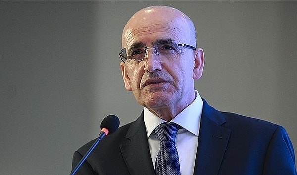 Mehmet Şimşek'in Hazine ve Maliye Bakanı olması sonrası vergi sisteminde büyük bir değişikliğe gidildi. Vergi getirilmeyen alan ya da ürün kalmazken, halk da vergilerden bıkmış bir hale geldi.