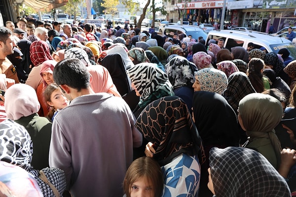 Mağaza sahibi açılışı sosyal medyada duyurmuş ve vatandaşları haberdar etmişti.