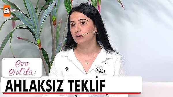 Hafta içi her gün atv ekranlarında yayınlanan Esra Erol'da programında şaşırtan anlar yaşandı. Ocak ayından beri kayıp olan Sibel Hanım'ı aramak için programa çıkan ailesi kısa sürede güzel haberi alsa da canlı yayına çıkan Sibel'in kocası hakkında söyledikleri bomba etkisi yarattı.