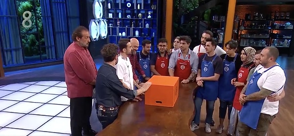 MasterChef'te 11. hafta heyecanı kaldığı yerden devam ediyor. Programın 19 Ekim akşamı yayınlanan bölümünde şef Ali Çuhadar konuk olarak geldi.