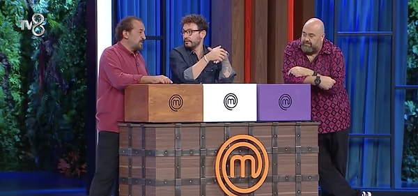 MasterChef Türkiye'nin ikinci aşamasında ise Mehmet, Danilo ve Somer Şef yarışmacılardan kariyerlerinin ilk ürünlerini yapmalarını istedi. Kalan yarışmacılar mor, mavi ve beyaz kutular arasında tercih yaptı. Kutulardan patlıcan, kum midyesi ve nar çıktı.