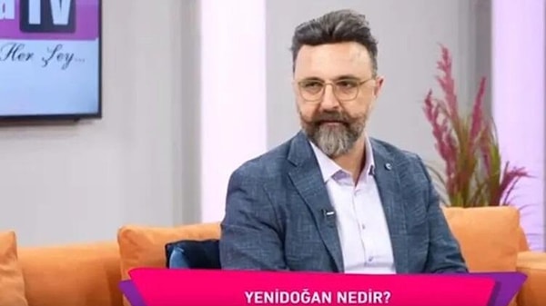 Çetenin lideri olarak belirtilen Doktor Fırat Sarı, bir bebeğin fişinin çekilmesi mesajına filme gönderme yaparak "Haha ha dedemin fişi" diyor.