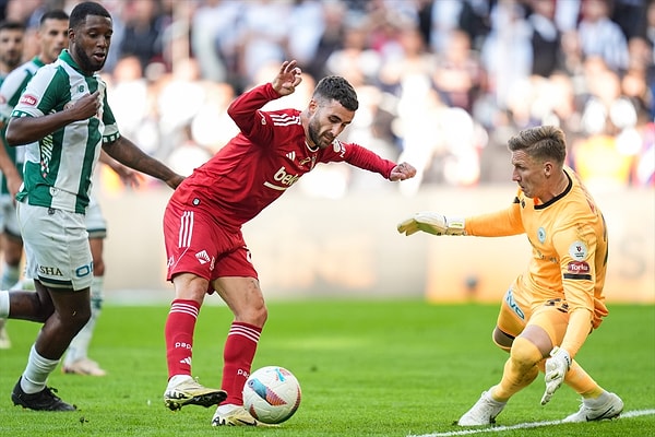 Beşiktaş aldığı üç puanla lider Galatasaray'ı takibini sürdürdü. Maç eksiği ile beş puan geride yer alan Beşiktaş gelecek hafta Galatasaray ile deplasmanda oynayacak.