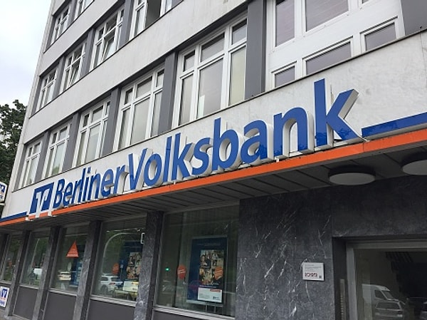 Patronlar Dünyası'nda yer alan habere göre, Frankfurt’ta Volksbank Düsseldorf Neuss’un bir hesabından 100 milyon euro kayboldu.