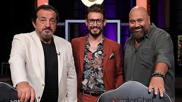 9. MasterChef jüri üyesi Somer Sivrioğlu, Hülya Avşar'ın YouTube programına konuk oldu. Somer Şef, MasterChef jüri üyeleri arasından en zengin şefin kim olduğunu açıkladı.