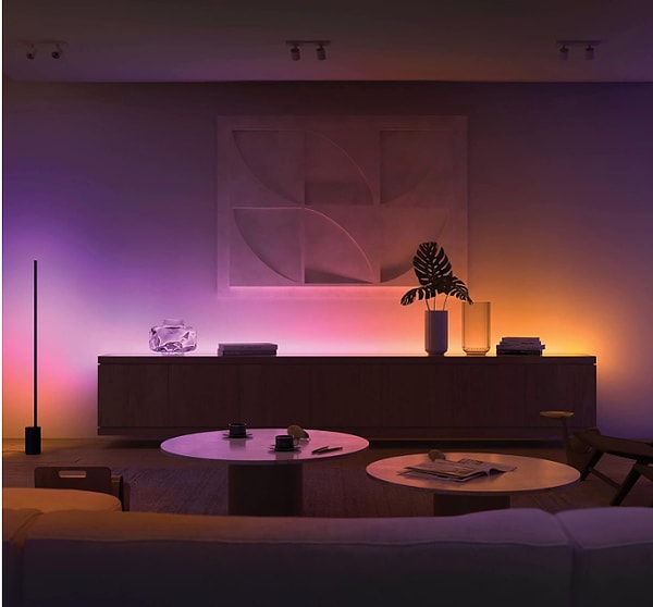 15. Philips Hue Gradient Renkli Akıllı Led Şerit Aydınlatma