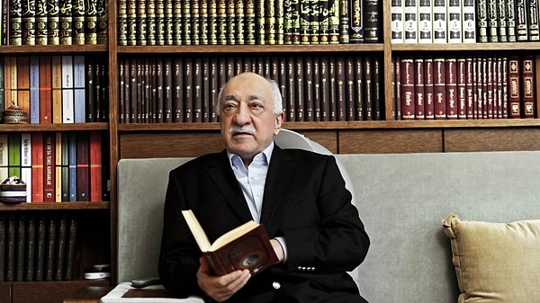 Amerika'da yaşayan ve Türkiye Cumhuriyeti’ne çeşitli komplo girişimlerinde bulunan FETÖ terör örgütü lideri Fethullah Gülen'in dün gece 21.20 sularında öldüğü öğrenildi.