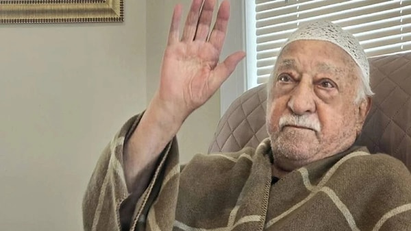 Fethullahçı Terör Örgütü (FETÖ) kaynakları tarafından 20 Ekim'de öldüğü belirtilen Fethullah Gülen'in kaydedilen son görüntüsü Anadolu Ajansı tarafından paylaşıldı.