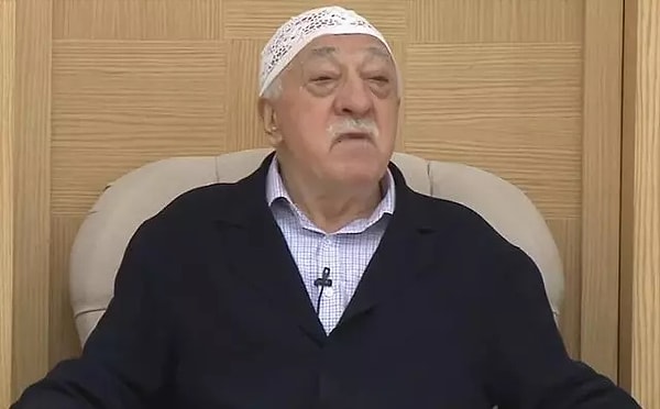 Mezarın yerinin gizlenerek örgüt için Gülen'le ilgili Said Nursi havası estirilmeye çalışıldığı da iddia edilenler arasında.