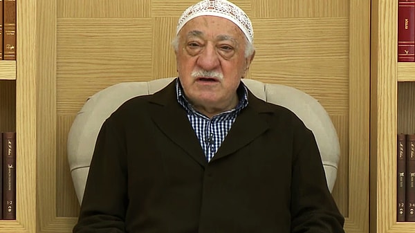 FETÖ lideri Fethullah Gülen'in ölümü, geçmiş defterlerin açılmasını da beraberinde getirdi. Sosyal medyada bir dönem Gülen'le yakın ilişki kuran isimlere 'geçmiş' hatırlatması yapılırken, FETÖ ile mücadelesini 90'lı yıllarda başlatan Necip Hablemitoğlu da unutulmadı.