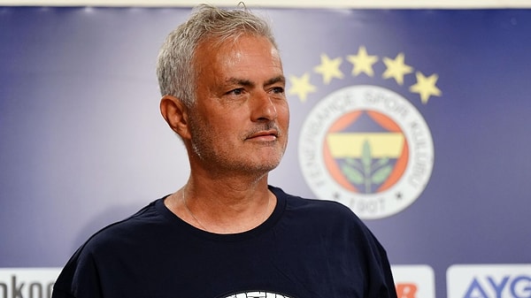 Fenerbahçe'de büyük umutlarla takımın başına getirilen Jose Mourinho, beklentilerin aksine henüz istenilen başarıyı gösteremedi.