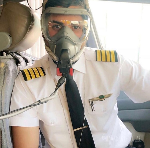 Pilotların oksijen maskesi taktığına şahit olmuşsunuzdur. Herhangi bir acil durumda oksijen maskelerinin maksimum verimlilikle kullanılması gerekiyor.