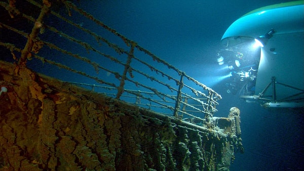 Derin deniz araştırmacısı Robert Ballard’a göre, bu derinlikte kemikler kalsiyum karbonat eksikliği nedeniyle zamanla eriyip kayboluyor.