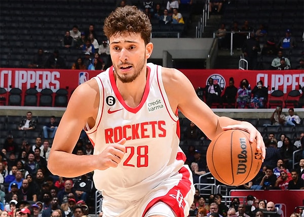 Milli yıldızımız Alperen Şengün, Luka Doncic ve Trae Young'dan sonra çaylak kontratına oyuncu opsiyonu içeren 5 yıllık bir uzatma alan ilk NBA oyuncusu oldu.