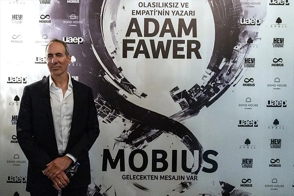 Ülkemizde de büyük bir okur kitlesine sahip olan Adam Fawer, şimdilerde yeni kitabı olan Mobius ile okuyucusuyla buluşuyor.