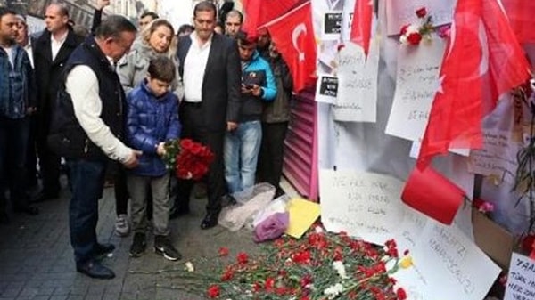 4. Ülkede gündem bitmiyor ne yazık ki... İstiklal Caddesi’nde yaşanan patlamadan sonra Ali Ağaoğlu'nun "Millet fakir, karanfil bırakıyordu; ben gül bıraktım." sözünü hatırlarsınız.