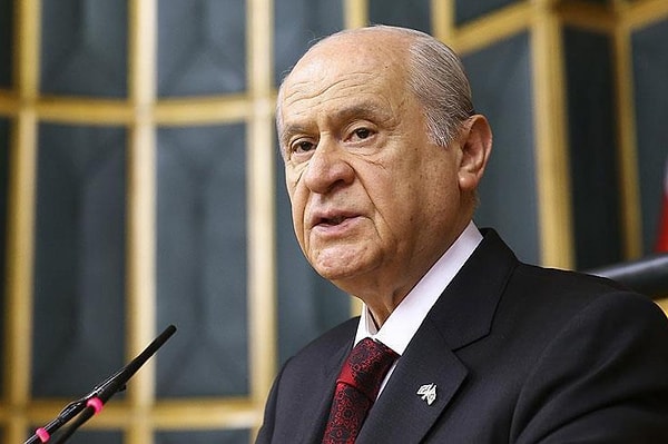 Bahçeli, Abdullah Öcalan’a “Meclis’te örgütü lağvettiğini açıkla” çağrısında bulunmuştu. Bahçeli ayrıca, “Öcalan bu kararlılığı gösterirse umut hakkı için yasal düzenlemenin önü açılsın.” ifadelerini kullandı.