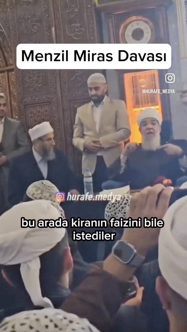 Babasının ölümünden sonra Menzil kardeşleri arasında taht kavgası başlamıştı. Cemaatin yeni şeyhi Muhammed Saki olmuştu.