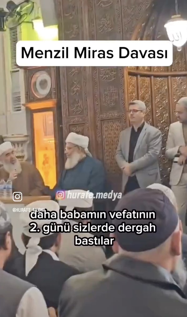 “Ağabey sen şimdi böyle konuşuyorsun ama babamın vefatının ikinci günü sizinkiler dergah bastı. Miras her şey demiştin” diyen kardeşin sözlerinin ardından bir tarikat üyesi defalarca “Haydi” diye bağırarak tartışmayı sonlandırmaya çalışıyor.