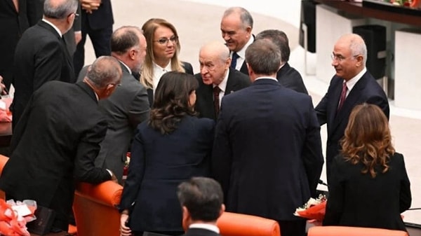 MHP Genel Başkanı Devlet Bahçeli, TBMM’nin 1 Ekim 2024’te yeni yasama yılının açılışında DEM Parti sıralarına gidip milletvekilleriyle tokalaşması “Yeni bir Kürt açılımı mı?” tartışmalarını doğurmuştu.