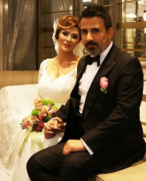 Özel hayatında olayları bitmeye Emrah, 2014 yılında Sibel Kirer ile nikah masasına oturmuş ve bu evliliğinden Elyesa adında bir oğlu, Eleysa adında bir de kızı dünyaya gelmişti.