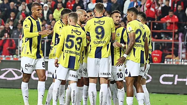 Temsilcimiz Fenerbahçe, UEFA Avrupa Ligi'nde yarın saat 22.00'de Manchester United'ı konuk edecek.