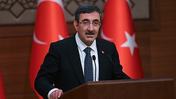 Cumhurbaşkanı Yardımcısı Cevdet Yılmaz ise "Bu hain terör saldırısı, Türkiye’nin savunma sanayinde elde ettiği başarıları hedef almıştır." açıklamasında bulundu.