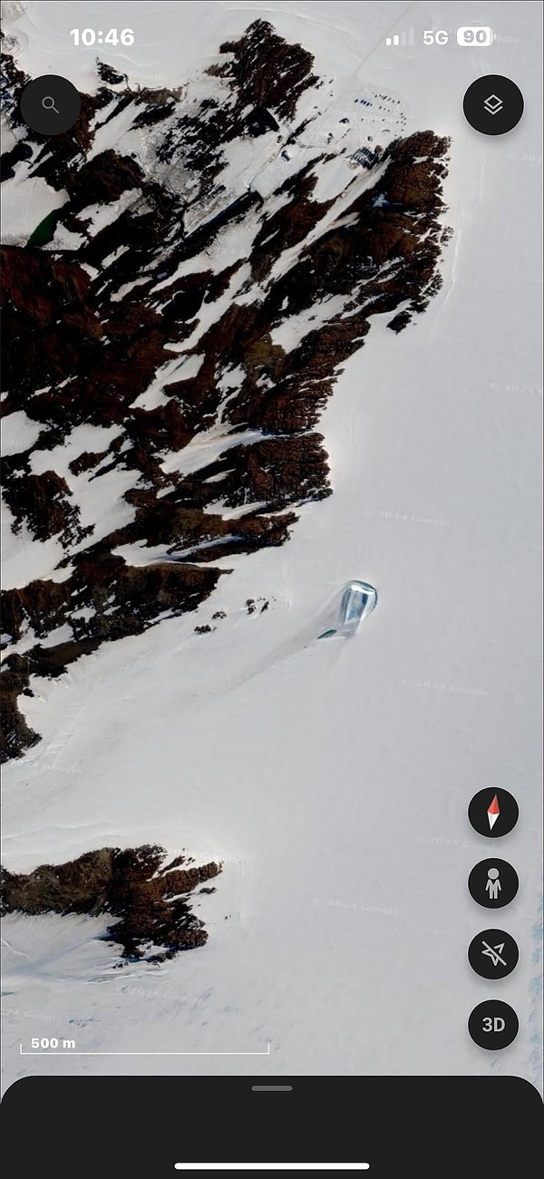 Now, a Reddit user has discovered a strange structure among the glaciers in Antarctica on Google Maps.