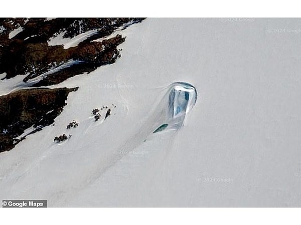 So, what is the mystery behind this enigmatic door in Antarctica? Scientists have explained. 👇🏻