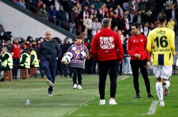 Puan kaybı sonrası gözler Avrupa Ligi'nde çevrilirken Teknik Direktör Mourinho'dan çok konuşulan bir açıklama geldi.