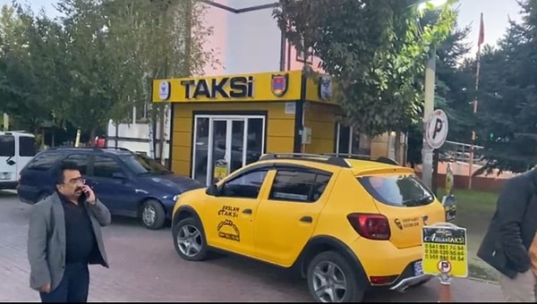 İHA’nın abonelerine geçtiği haberde, 2 teröristin gasbettikleri 06 JMT 07 plakalı ticari taksiyle geldikleri belirlenirken, taksi şoförü M.A.’nın ise akıbeti bilinmiyor bilgisi yer aldı.