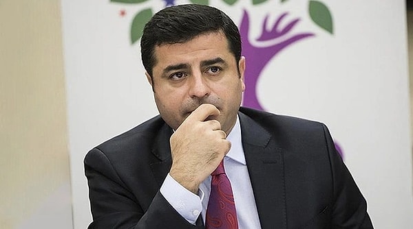 Selahattin Demirtaş'tan da açıklama geldi: "Demokratik siyaseti ve barış arayışlarını itibarsızlaştırmaya, iradesiz kılmaya yönelik hiçbir yaklaşımı kabul etmeyecegiz."