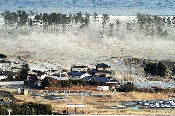 2004’teki Sumatra depremi ise günleri 6.8 mikro saniye kadar kısaltmıştı. Depremlerin bu etkileri, depremin büyüklüğüne ve yer kabuğunun nasıl kaydığına göre değişiklik gösteriyor.