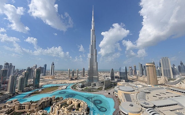 7. Dünyanın en yüksek yapısı olan Burj Khalifa, hangi ülkede bulunmaktadır?