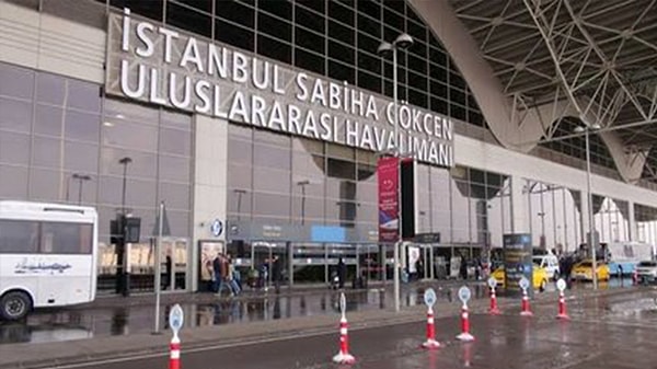 İstanbul Sabiha Gökçen Havalimanı'ndan yapılan uyarıda ise yolculara uçuştan en az 3 saat önce havalimanında olunması uyarısı yapıldı.