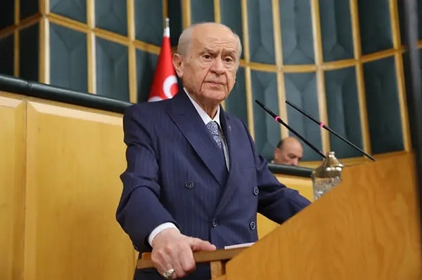 MHP Genel Başkanı Devlet Bahçeli'nin Öcalan çıkışı günlerdir konuşuluyor. Öcalan'ın umut hakkından yararlanmasını öneren ve Meclis kürsüsüne davet eden Bahçeli'nin ezber bozan açıklamaları tarihe geçti.