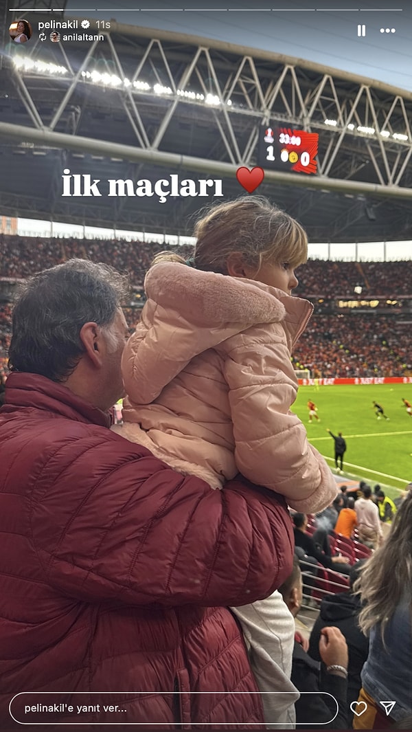 Pelin Akil'in ikizleri ilk maçına gitti.