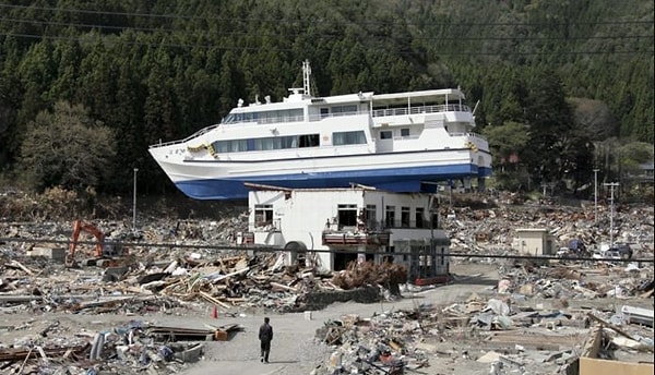 Hint Okyanusu’nda Sumatra'nın batı kıyısında meydana gelen devasa deprem, 9.1 ila 9.3 büyüklüğünde ölçüldü ve ardından dev bir tsunami oluşturdu.