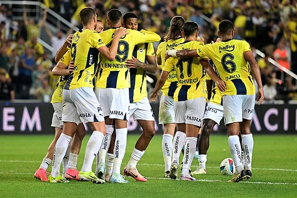 Fenerbahçe, 1-0 geriye düşmesine rağmen beraberliği yakalamayı bildi.