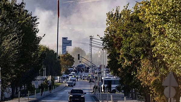 İşte, okulda, aile içinde saldırgan, kaba ve öç almaya kurulmuş sinir sistemlerimizin dengelenmesi için önce kendimizle bağlantıya geçmeyi öğrenmeliyiz.