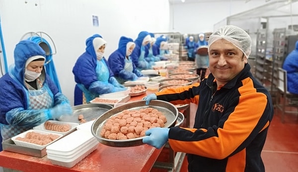 Ülkenin bir numaralı gündemi olan Köfteci Yusuf, krizin ardından sessizliğe gömülmüştü. Bu sessizlik çok konuşulacak bir hamleyle bozuldu.