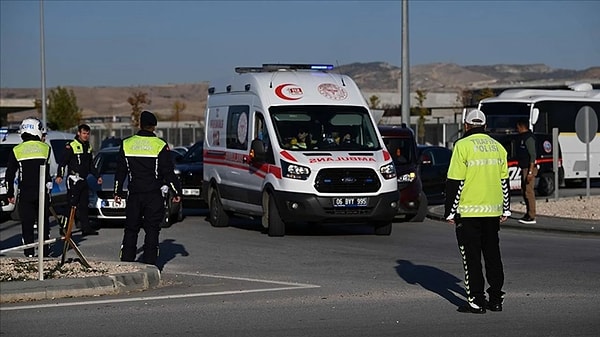 Yerlikaya, yaralanmasına rağmen teröristlere müdahale eden şehit Atakan Şahin'den "kahramanımız" diye bahsederken olay anını şu şekilde anlattı: