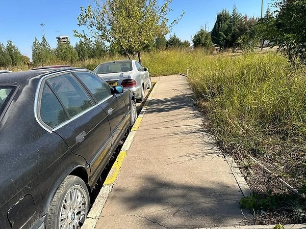 Havalimanlarında unutulan eşya, materyal ve elektronik eşyalar yasal mevzuat gereği yapılan resmi işlemlerden sonra satışa sunuluyor. Havalimanında unutulan iki otomobile de bu yasal işlemlerin yapılacağı öğrenildi.