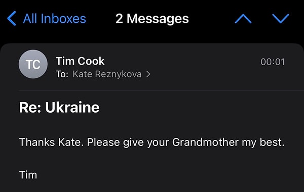 Apple’ın CEO’su Tim Cook ile yazışmasını paylaşan Kate, sözlerini “Minnettarım” sözleriyle bitirdi. Yazışmada ise Cook’un Kate’e, “Büyükannenize en iyi dileklerimi iletin lütfen” dediği görülüyor.